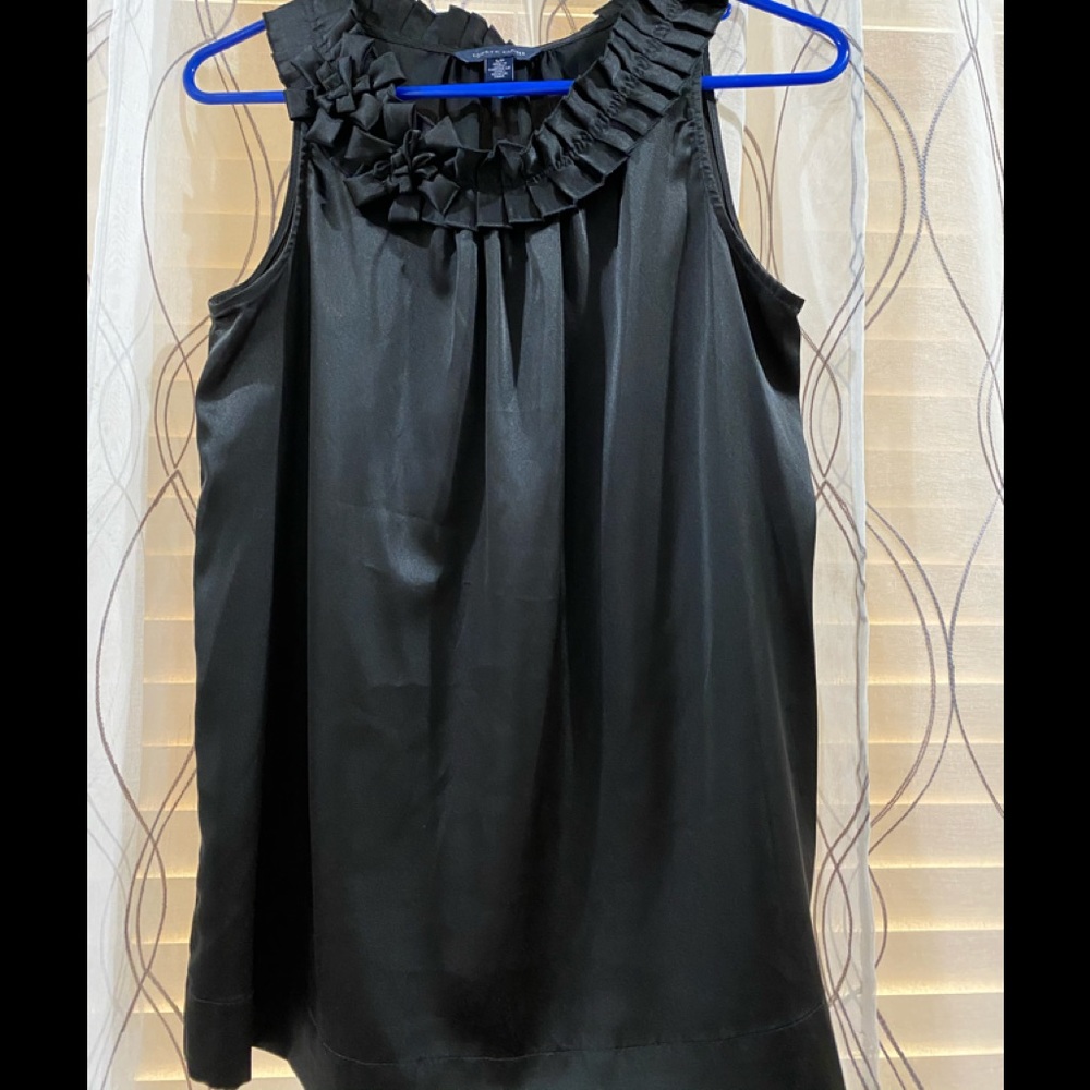 Cute sleeveless top